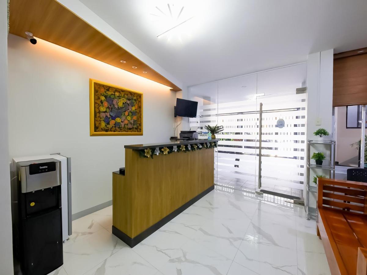 Oyo 848 Dona Aurora Condotel Кесон-Сити Экстерьер фото