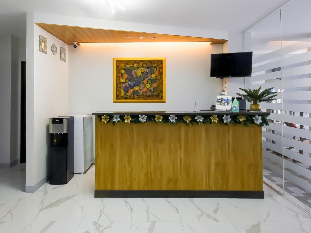 Oyo 848 Dona Aurora Condotel Кесон-Сити Экстерьер фото