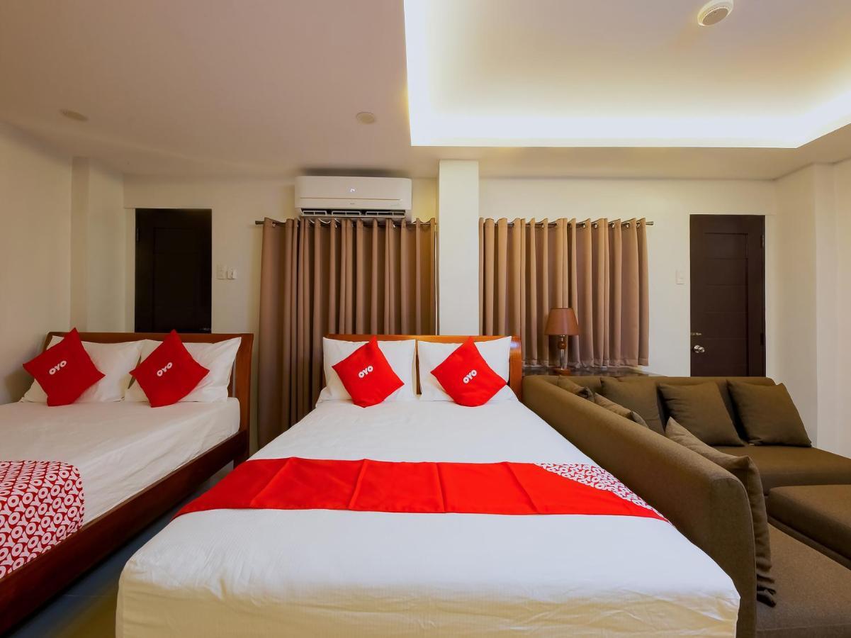 Oyo 848 Dona Aurora Condotel Кесон-Сити Экстерьер фото