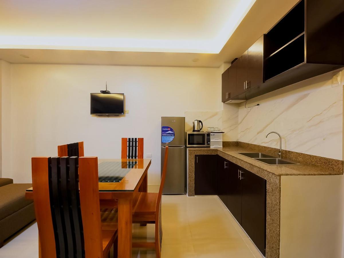 Oyo 848 Dona Aurora Condotel Кесон-Сити Экстерьер фото