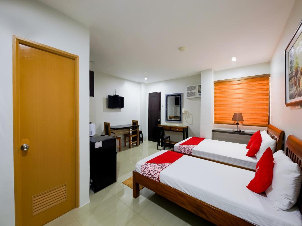Oyo 848 Dona Aurora Condotel Кесон-Сити Экстерьер фото