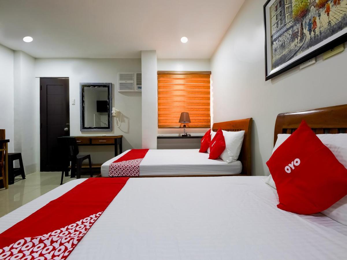 Oyo 848 Dona Aurora Condotel Кесон-Сити Экстерьер фото