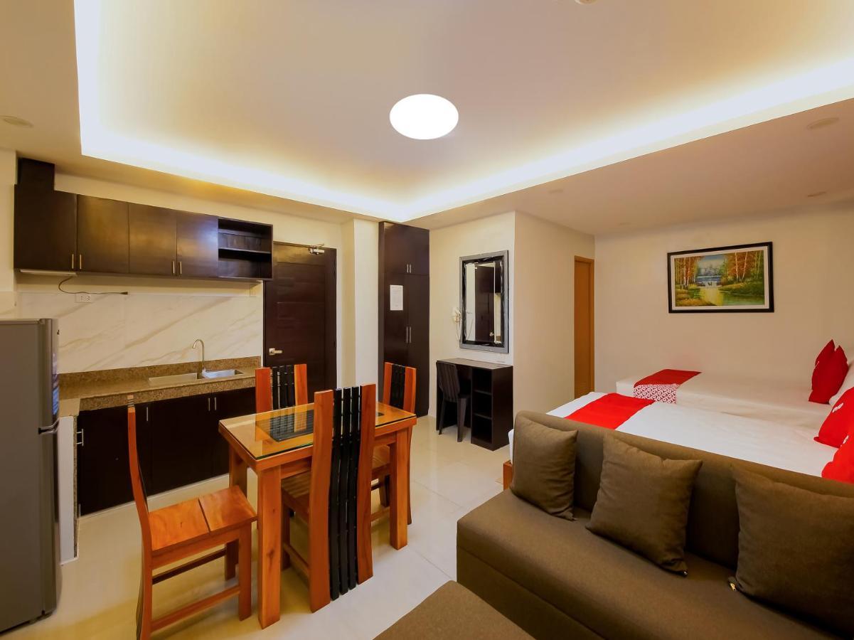 Oyo 848 Dona Aurora Condotel Кесон-Сити Экстерьер фото