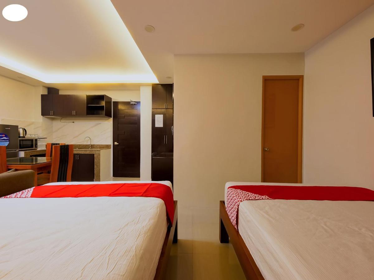 Oyo 848 Dona Aurora Condotel Кесон-Сити Экстерьер фото