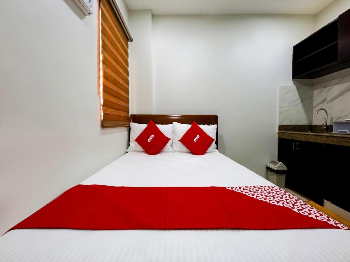 Oyo 848 Dona Aurora Condotel Кесон-Сити Экстерьер фото