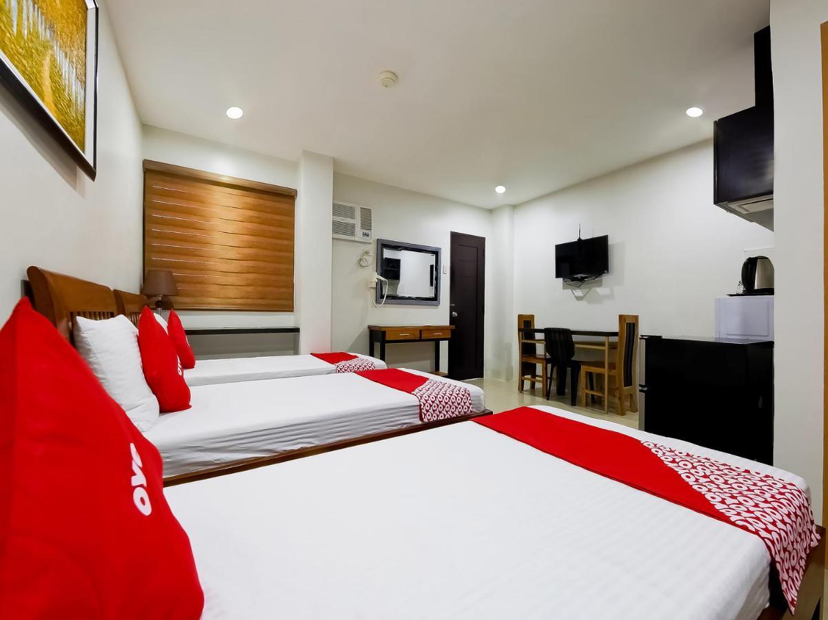 Oyo 848 Dona Aurora Condotel Кесон-Сити Экстерьер фото