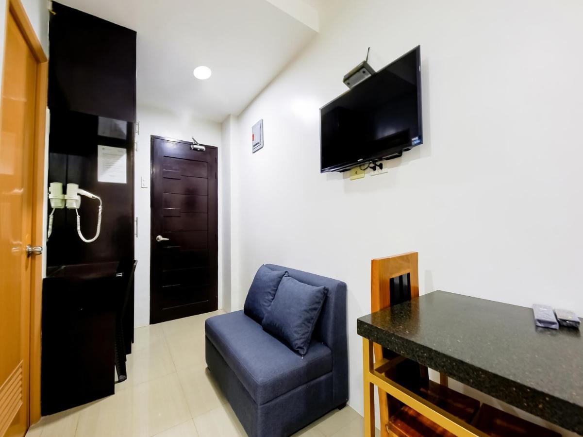 Oyo 848 Dona Aurora Condotel Кесон-Сити Экстерьер фото