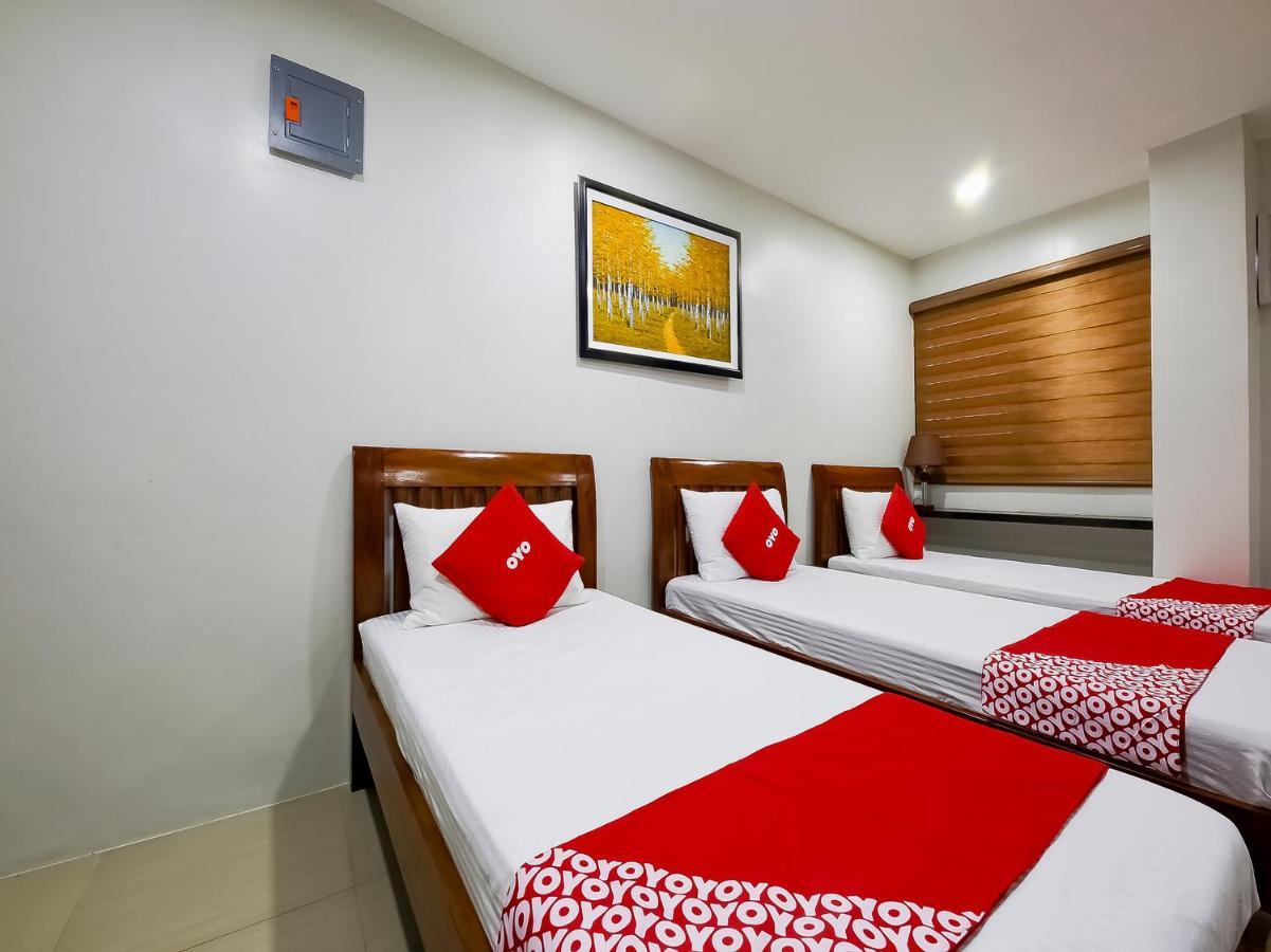 Oyo 848 Dona Aurora Condotel Кесон-Сити Экстерьер фото