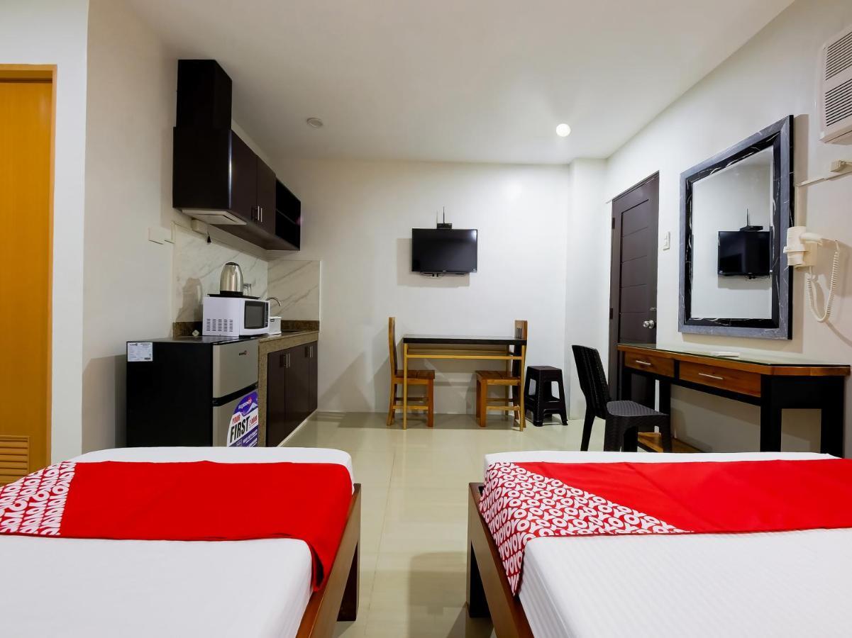 Oyo 848 Dona Aurora Condotel Кесон-Сити Экстерьер фото